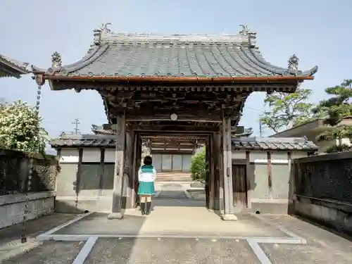 真慶寺の山門