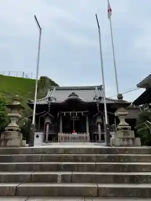 諏訪神社の{uncategorized: "未分類", other: "その他", undefined: "問題あり", building: "その他建物", grave: "お墓", sacred_gate: "鳥居", guardian: "狛犬", statue: "像", buddha: "仏像", history: "歴史", nature: "自然", garden: "庭園", animal: "動物", pagoda: "塔", temizu: "手水舎", mountain_gate: "山門・神門", sanctuary: "本殿・本堂", subordinate: "末社・摂社", art: "芸術", scenery: "景色", jizo: "地蔵", ema: "絵馬", goshuin: "御朱印", omikuji: "おみくじ", items: "授与品その他", amulet: "お守り", goshuincho: "御朱印帳", eats: "食事", festival: "お祭り", votive_dance: "神楽", shichigosan: "七五三参", wedding: "結婚式", experience: "体験その他", initially: "初詣", around: "周辺", anti_infection: "感染症対策"}