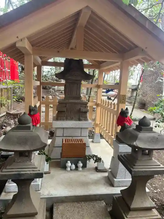代々木八幡宮の{uncategorized: "未分類", other: "その他", undefined: "問題あり", building: "その他建物", grave: "お墓", sacred_gate: "鳥居", guardian: "狛犬", statue: "像", buddha: "仏像", history: "歴史", nature: "自然", garden: "庭園", animal: "動物", pagoda: "塔", temizu: "手水舎", mountain_gate: "山門・神門", sanctuary: "本殿・本堂", subordinate: "末社・摂社", art: "芸術", scenery: "景色", jizo: "地蔵", ema: "絵馬", goshuin: "御朱印", omikuji: "おみくじ", items: "授与品その他", amulet: "お守り", goshuincho: "御朱印帳", eats: "食事", festival: "お祭り", votive_dance: "神楽", shichigosan: "七五三参", wedding: "結婚式", experience: "体験その他", initially: "初詣", around: "周辺", anti_infection: "感染症対策"}
