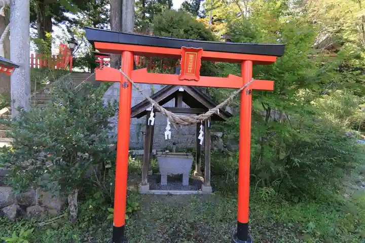 篠葉沢稲荷神社の手水舎
