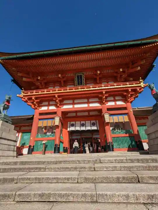 伏見稲荷大社の山門・神門