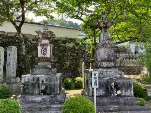 西教寺の塔