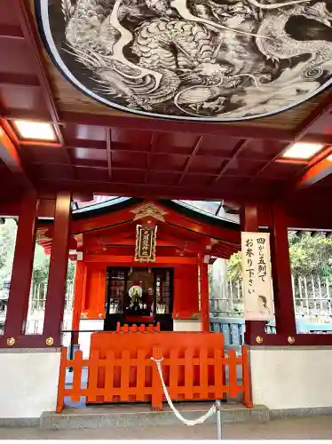 箱根神社の{uncategorized: "未分類", other: "その他", undefined: "問題あり", building: "その他建物", grave: "お墓", sacred_gate: "鳥居", guardian: "狛犬", statue: "像", buddha: "仏像", history: "歴史", nature: "自然", garden: "庭園", animal: "動物", pagoda: "塔", temizu: "手水舎", mountain_gate: "山門・神門", sanctuary: "本殿・本堂", subordinate: "末社・摂社", art: "芸術", scenery: "景色", jizo: "地蔵", ema: "絵馬", goshuin: "御朱印", omikuji: "おみくじ", items: "授与品その他", amulet: "お守り", goshuincho: "御朱印帳", eats: "食事", festival: "お祭り", votive_dance: "神楽", shichigosan: "七五三参", wedding: "結婚式", experience: "体験その他", initially: "初詣", around: "周辺", anti_infection: "感染症対策"}