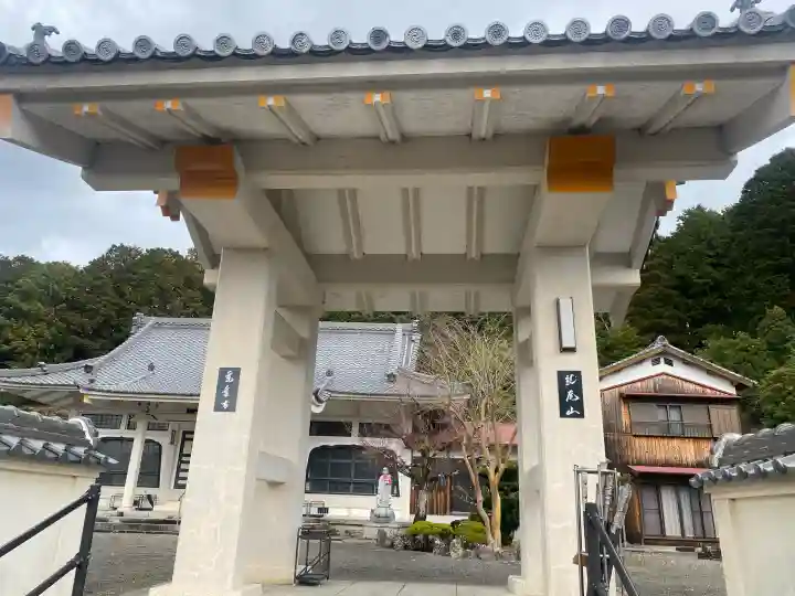 万重寺の{uncategorized: "未分類", other: "その他", undefined: "問題あり", building: "その他建物", grave: "お墓", sacred_gate: "鳥居", guardian: "狛犬", statue: "像", buddha: "仏像", history: "歴史", nature: "自然", garden: "庭園", animal: "動物", pagoda: "塔", temizu: "手水舎", mountain_gate: "山門・神門", sanctuary: "本殿・本堂", subordinate: "末社・摂社", art: "芸術", scenery: "景色", jizo: "地蔵", ema: "絵馬", goshuin: "御朱印", omikuji: "おみくじ", items: "授与品その他", amulet: "お守り", goshuincho: "御朱印帳", eats: "食事", festival: "お祭り", votive_dance: "神楽", shichigosan: "七五三参", wedding: "結婚式", experience: "体験その他", initially: "初詣", around: "周辺", anti_infection: "感染症対策"}
