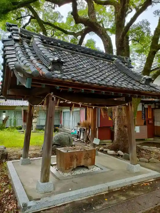 漆部神社の手水舎