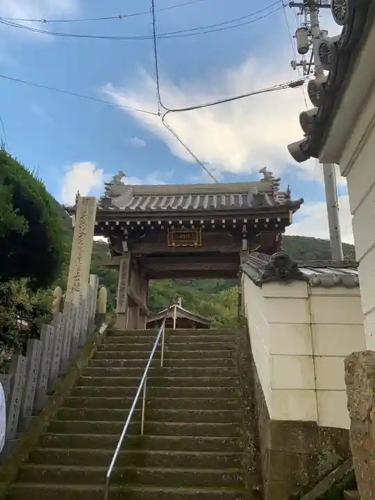 出釋迦寺の山門・神門