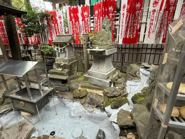 豊川稲荷東京別院の{uncategorized: "未分類", other: "その他", undefined: "問題あり", building: "その他建物", grave: "お墓", sacred_gate: "鳥居", guardian: "狛犬", statue: "像", buddha: "仏像", history: "歴史", nature: "自然", garden: "庭園", animal: "動物", pagoda: "塔", temizu: "手水舎", mountain_gate: "山門・神門", sanctuary: "本殿・本堂", subordinate: "末社・摂社", art: "芸術", scenery: "景色", jizo: "地蔵", ema: "絵馬", goshuin: "御朱印", omikuji: "おみくじ", items: "授与品その他", amulet: "お守り", goshuincho: "御朱印帳", eats: "食事", festival: "お祭り", votive_dance: "神楽", shichigosan: "七五三参", wedding: "結婚式", experience: "体験その他", initially: "初詣", around: "周辺", anti_infection: "感染症対策"}