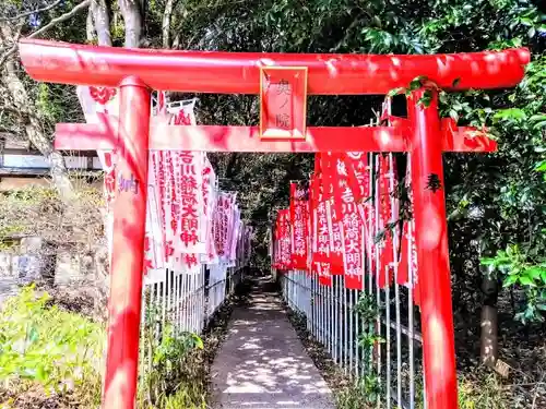 吉川稲荷神社の鳥居