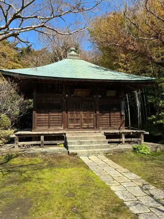 浄光明寺の{uncategorized: "未分類", other: "その他", undefined: "問題あり", building: "その他建物", grave: "お墓", sacred_gate: "鳥居", guardian: "狛犬", statue: "像", buddha: "仏像", history: "歴史", nature: "自然", garden: "庭園", animal: "動物", pagoda: "塔", temizu: "手水舎", mountain_gate: "山門・神門", sanctuary: "本殿・本堂", subordinate: "末社・摂社", art: "芸術", scenery: "景色", jizo: "地蔵", ema: "絵馬", goshuin: "御朱印", omikuji: "おみくじ", items: "授与品その他", amulet: "お守り", goshuincho: "御朱印帳", eats: "食事", festival: "お祭り", votive_dance: "神楽", shichigosan: "七五三参", wedding: "結婚式", experience: "体験その他", initially: "初詣", around: "周辺", anti_infection: "感染症対策"}