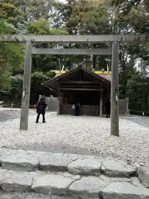 土宮（豊受大神宮別宮）の{uncategorized: "未分類", other: "その他", undefined: "問題あり", building: "その他建物", grave: "お墓", sacred_gate: "鳥居", guardian: "狛犬", statue: "像", buddha: "仏像", history: "歴史", nature: "自然", garden: "庭園", animal: "動物", pagoda: "塔", temizu: "手水舎", mountain_gate: "山門・神門", sanctuary: "本殿・本堂", subordinate: "末社・摂社", art: "芸術", scenery: "景色", jizo: "地蔵", ema: "絵馬", goshuin: "御朱印", omikuji: "おみくじ", items: "授与品その他", amulet: "お守り", goshuincho: "御朱印帳", eats: "食事", festival: "お祭り", votive_dance: "神楽", shichigosan: "七五三参", wedding: "結婚式", experience: "体験その他", initially: "初詣", around: "周辺", anti_infection: "感染症対策"}