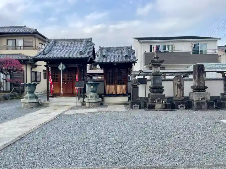 浄念寺の{uncategorized: "未分類", other: "その他", undefined: "問題あり", building: "その他建物", grave: "お墓", sacred_gate: "鳥居", guardian: "狛犬", statue: "像", buddha: "仏像", history: "歴史", nature: "自然", garden: "庭園", animal: "動物", pagoda: "塔", temizu: "手水舎", mountain_gate: "山門・神門", sanctuary: "本殿・本堂", subordinate: "末社・摂社", art: "芸術", scenery: "景色", jizo: "地蔵", ema: "絵馬", goshuin: "御朱印", omikuji: "おみくじ", items: "授与品その他", amulet: "お守り", goshuincho: "御朱印帳", eats: "食事", festival: "お祭り", votive_dance: "神楽", shichigosan: "七五三参", wedding: "結婚式", experience: "体験その他", initially: "初詣", around: "周辺", anti_infection: "感染症対策"}