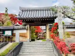 大学院の山門