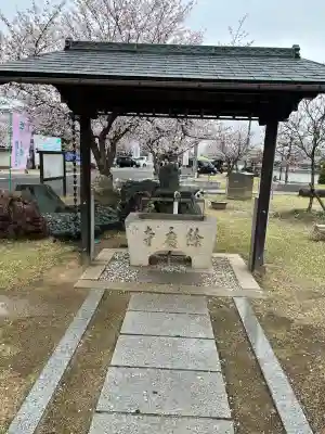 餘慶寺の{uncategorized: "未分類", other: "その他", undefined: "問題あり", building: "その他建物", grave: "お墓", sacred_gate: "鳥居", guardian: "狛犬", statue: "像", buddha: "仏像", history: "歴史", nature: "自然", garden: "庭園", animal: "動物", pagoda: "塔", temizu: "手水舎", mountain_gate: "山門・神門", sanctuary: "本殿・本堂", subordinate: "末社・摂社", art: "芸術", scenery: "景色", jizo: "地蔵", ema: "絵馬", goshuin: "御朱印", omikuji: "おみくじ", items: "授与品その他", amulet: "お守り", goshuincho: "御朱印帳", eats: "食事", festival: "お祭り", votive_dance: "神楽", shichigosan: "七五三参", wedding: "結婚式", experience: "体験その他", initially: "初詣", around: "周辺", anti_infection: "感染症対策"}