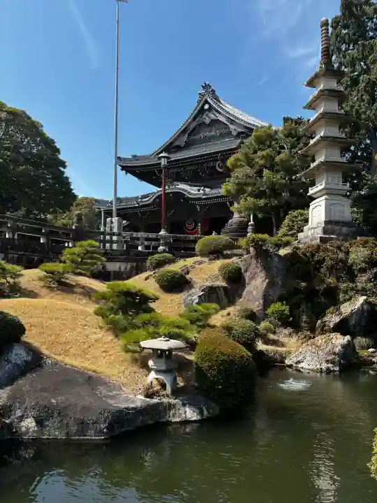 豊川閣 妙厳寺の{uncategorized: "未分類", other: "その他", undefined: "問題あり", building: "その他建物", grave: "お墓", sacred_gate: "鳥居", guardian: "狛犬", statue: "像", buddha: "仏像", history: "歴史", nature: "自然", garden: "庭園", animal: "動物", pagoda: "塔", temizu: "手水舎", mountain_gate: "山門・神門", sanctuary: "本殿・本堂", subordinate: "末社・摂社", art: "芸術", scenery: "景色", jizo: "地蔵", ema: "絵馬", goshuin: "御朱印", omikuji: "おみくじ", items: "授与品その他", amulet: "お守り", goshuincho: "御朱印帳", eats: "食事", festival: "お祭り", votive_dance: "神楽", shichigosan: "七五三参", wedding: "結婚式", experience: "体験その他", initially: "初詣", around: "周辺", anti_infection: "感染症対策"}