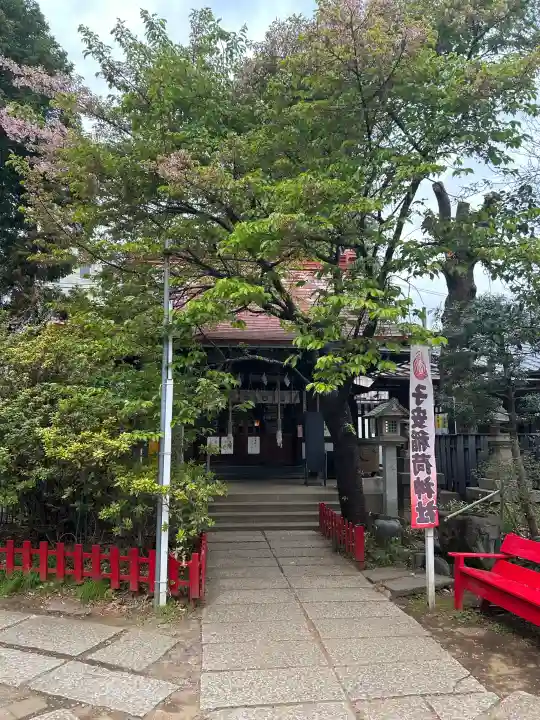 子安稲荷神社の{uncategorized: "未分類", other: "その他", undefined: "問題あり", building: "その他建物", grave: "お墓", sacred_gate: "鳥居", guardian: "狛犬", statue: "像", buddha: "仏像", history: "歴史", nature: "自然", garden: "庭園", animal: "動物", pagoda: "塔", temizu: "手水舎", mountain_gate: "山門・神門", sanctuary: "本殿・本堂", subordinate: "末社・摂社", art: "芸術", scenery: "景色", jizo: "地蔵", ema: "絵馬", goshuin: "御朱印", omikuji: "おみくじ", items: "授与品その他", amulet: "お守り", goshuincho: "御朱印帳", eats: "食事", festival: "お祭り", votive_dance: "神楽", shichigosan: "七五三参", wedding: "結婚式", experience: "体験その他", initially: "初詣", around: "周辺", anti_infection: "感染症対策"}