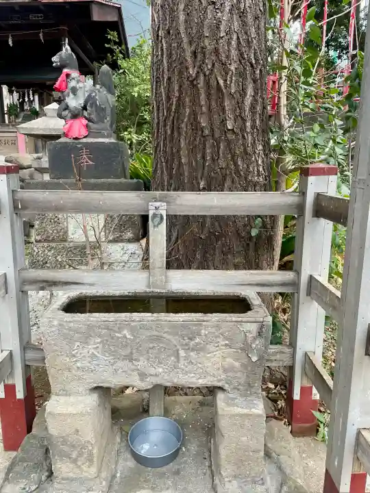 向陵稲荷神社の{uncategorized: "未分類", other: "その他", undefined: "問題あり", building: "その他建物", grave: "お墓", sacred_gate: "鳥居", guardian: "狛犬", statue: "像", buddha: "仏像", history: "歴史", nature: "自然", garden: "庭園", animal: "動物", pagoda: "塔", temizu: "手水舎", mountain_gate: "山門・神門", sanctuary: "本殿・本堂", subordinate: "末社・摂社", art: "芸術", scenery: "景色", jizo: "地蔵", ema: "絵馬", goshuin: "御朱印", omikuji: "おみくじ", items: "授与品その他", amulet: "お守り", goshuincho: "御朱印帳", eats: "食事", festival: "お祭り", votive_dance: "神楽", shichigosan: "七五三参", wedding: "結婚式", experience: "体験その他", initially: "初詣", around: "周辺", anti_infection: "感染症対策"}
