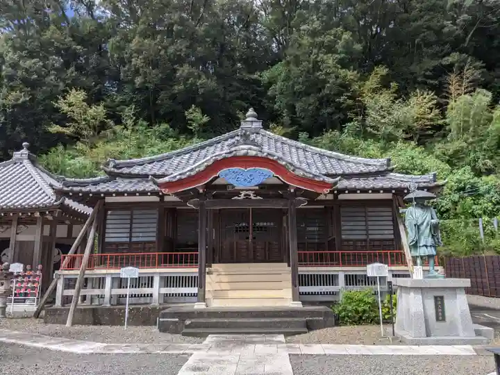 鬼岩寺の本殿・本堂