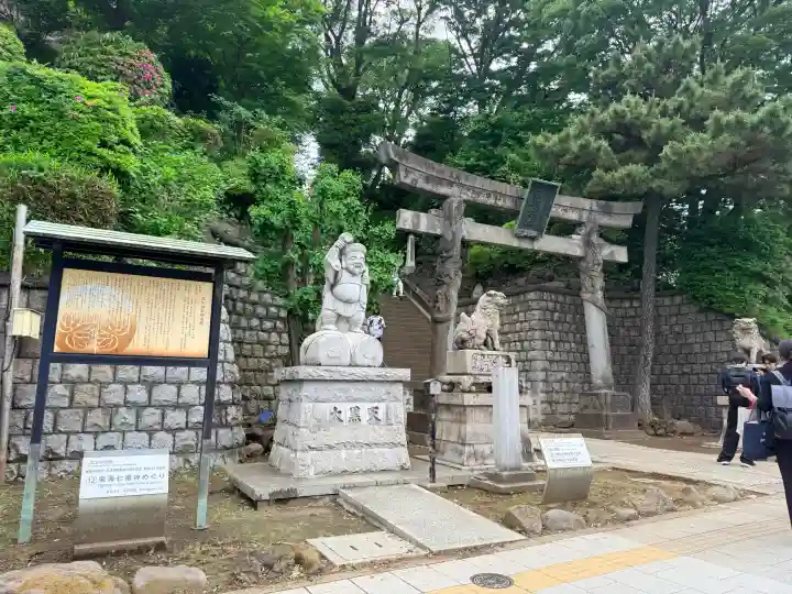 品川神社の{uncategorized: "未分類", other: "その他", undefined: "問題あり", building: "その他建物", grave: "お墓", sacred_gate: "鳥居", guardian: "狛犬", statue: "像", buddha: "仏像", history: "歴史", nature: "自然", garden: "庭園", animal: "動物", pagoda: "塔", temizu: "手水舎", mountain_gate: "山門・神門", sanctuary: "本殿・本堂", subordinate: "末社・摂社", art: "芸術", scenery: "景色", jizo: "地蔵", ema: "絵馬", goshuin: "御朱印", omikuji: "おみくじ", items: "授与品その他", amulet: "お守り", goshuincho: "御朱印帳", eats: "食事", festival: "お祭り", votive_dance: "神楽", shichigosan: "七五三参", wedding: "結婚式", experience: "体験その他", initially: "初詣", around: "周辺", anti_infection: "感染症対策"}