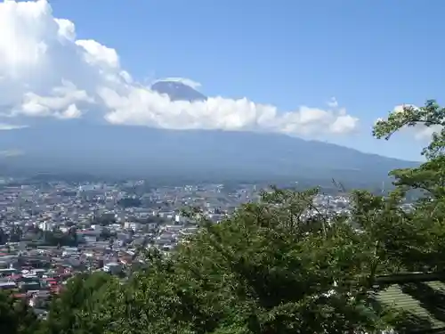 新倉山浅間公園忠霊塔の景色