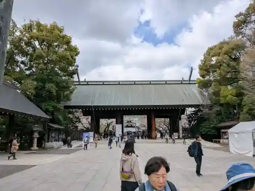 靖國神社の{uncategorized: "未分類", other: "その他", undefined: "問題あり", building: "その他建物", grave: "お墓", sacred_gate: "鳥居", guardian: "狛犬", statue: "像", buddha: "仏像", history: "歴史", nature: "自然", garden: "庭園", animal: "動物", pagoda: "塔", temizu: "手水舎", mountain_gate: "山門・神門", sanctuary: "本殿・本堂", subordinate: "末社・摂社", art: "芸術", scenery: "景色", jizo: "地蔵", ema: "絵馬", goshuin: "御朱印", omikuji: "おみくじ", items: "授与品その他", amulet: "お守り", goshuincho: "御朱印帳", eats: "食事", festival: "お祭り", votive_dance: "神楽", shichigosan: "七五三参", wedding: "結婚式", experience: "体験その他", initially: "初詣", around: "周辺", anti_infection: "感染症対策"}