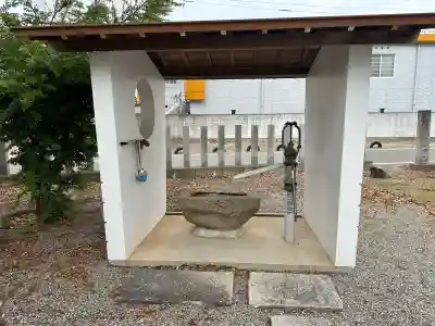 雨降神社の{uncategorized: "未分類", other: "その他", undefined: "問題あり", building: "その他建物", grave: "お墓", sacred_gate: "鳥居", guardian: "狛犬", statue: "像", buddha: "仏像", history: "歴史", nature: "自然", garden: "庭園", animal: "動物", pagoda: "塔", temizu: "手水舎", mountain_gate: "山門・神門", sanctuary: "本殿・本堂", subordinate: "末社・摂社", art: "芸術", scenery: "景色", jizo: "地蔵", ema: "絵馬", goshuin: "御朱印", omikuji: "おみくじ", items: "授与品その他", amulet: "お守り", goshuincho: "御朱印帳", eats: "食事", festival: "お祭り", votive_dance: "神楽", shichigosan: "七五三参", wedding: "結婚式", experience: "体験その他", initially: "初詣", around: "周辺", anti_infection: "感染症対策"}