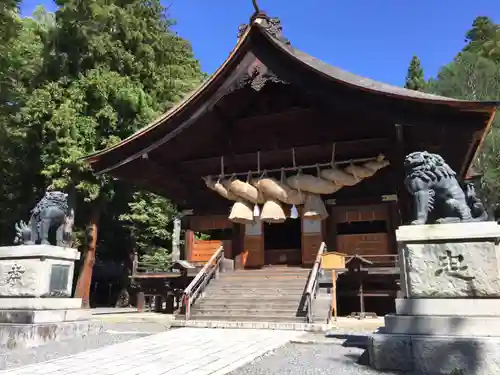 諏訪大社下社秋宮の本殿・本堂