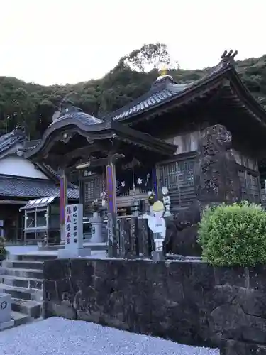 龍光寺の本殿