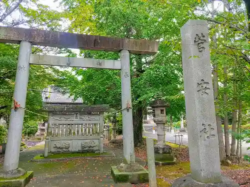 菅安社の鳥居