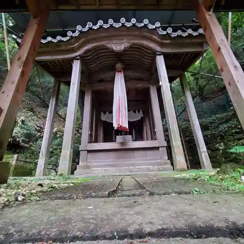 關蝉丸神社上社の本殿・本堂