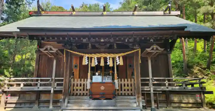 建勲神社の{uncategorized: "未分類", other: "その他", undefined: "問題あり", building: "その他建物", grave: "お墓", sacred_gate: "鳥居", guardian: "狛犬", statue: "像", buddha: "仏像", history: "歴史", nature: "自然", garden: "庭園", animal: "動物", pagoda: "塔", temizu: "手水舎", mountain_gate: "山門・神門", sanctuary: "本殿・本堂", subordinate: "末社・摂社", art: "芸術", scenery: "景色", jizo: "地蔵", ema: "絵馬", goshuin: "御朱印", omikuji: "おみくじ", items: "授与品その他", amulet: "お守り", goshuincho: "御朱印帳", eats: "食事", festival: "お祭り", votive_dance: "神楽", shichigosan: "七五三参", wedding: "結婚式", experience: "体験その他", initially: "初詣", around: "周辺", anti_infection: "感染症対策"}