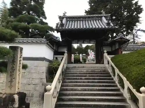 観音寺の山門