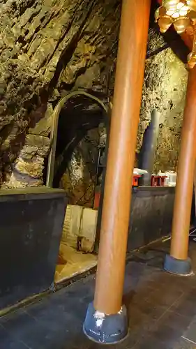 岩戸弘法弘峰寺の本殿・本堂