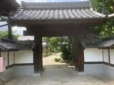 常保寺の山門