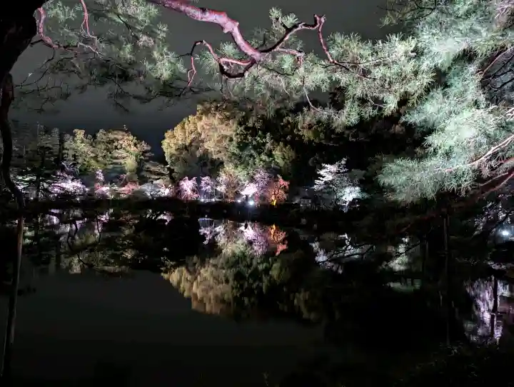 平安神宮の{uncategorized: "未分類", other: "その他", undefined: "問題あり", building: "その他建物", grave: "お墓", sacred_gate: "鳥居", guardian: "狛犬", statue: "像", buddha: "仏像", history: "歴史", nature: "自然", garden: "庭園", animal: "動物", pagoda: "塔", temizu: "手水舎", mountain_gate: "山門・神門", sanctuary: "本殿・本堂", subordinate: "末社・摂社", art: "芸術", scenery: "景色", jizo: "地蔵", ema: "絵馬", goshuin: "御朱印", omikuji: "おみくじ", items: "授与品その他", amulet: "お守り", goshuincho: "御朱印帳", eats: "食事", festival: "お祭り", votive_dance: "神楽", shichigosan: "七五三参", wedding: "結婚式", experience: "体験その他", initially: "初詣", around: "周辺", anti_infection: "感染症対策"}