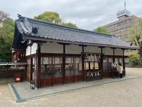 率川神社（大神神社摂社）の{uncategorized: "未分類", other: "その他", undefined: "問題あり", building: "その他建物", grave: "お墓", sacred_gate: "鳥居", guardian: "狛犬", statue: "像", buddha: "仏像", history: "歴史", nature: "自然", garden: "庭園", animal: "動物", pagoda: "塔", temizu: "手水舎", mountain_gate: "山門・神門", sanctuary: "本殿・本堂", subordinate: "末社・摂社", art: "芸術", scenery: "景色", jizo: "地蔵", ema: "絵馬", goshuin: "御朱印", omikuji: "おみくじ", items: "授与品その他", amulet: "お守り", goshuincho: "御朱印帳", eats: "食事", festival: "お祭り", votive_dance: "神楽", shichigosan: "七五三参", wedding: "結婚式", experience: "体験その他", initially: "初詣", around: "周辺", anti_infection: "感染症対策"}
