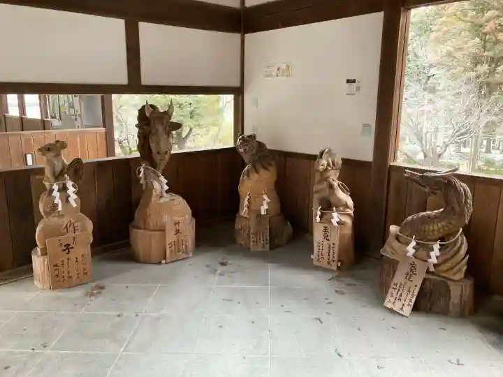 伊太祁曽神社の{uncategorized: "未分類", other: "その他", undefined: "問題あり", building: "その他建物", grave: "お墓", sacred_gate: "鳥居", guardian: "狛犬", statue: "像", buddha: "仏像", history: "歴史", nature: "自然", garden: "庭園", animal: "動物", pagoda: "塔", temizu: "手水舎", mountain_gate: "山門・神門", sanctuary: "本殿・本堂", subordinate: "末社・摂社", art: "芸術", scenery: "景色", jizo: "地蔵", ema: "絵馬", goshuin: "御朱印", omikuji: "おみくじ", items: "授与品その他", amulet: "お守り", goshuincho: "御朱印帳", eats: "食事", festival: "お祭り", votive_dance: "神楽", shichigosan: "七五三参", wedding: "結婚式", experience: "体験その他", initially: "初詣", around: "周辺", anti_infection: "感染症対策"}