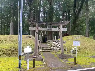 花知神社の{uncategorized: "未分類", other: "その他", undefined: "問題あり", building: "その他建物", grave: "お墓", sacred_gate: "鳥居", guardian: "狛犬", statue: "像", buddha: "仏像", history: "歴史", nature: "自然", garden: "庭園", animal: "動物", pagoda: "塔", temizu: "手水舎", mountain_gate: "山門・神門", sanctuary: "本殿・本堂", subordinate: "末社・摂社", art: "芸術", scenery: "景色", jizo: "地蔵", ema: "絵馬", goshuin: "御朱印", omikuji: "おみくじ", items: "授与品その他", amulet: "お守り", goshuincho: "御朱印帳", eats: "食事", festival: "お祭り", votive_dance: "神楽", shichigosan: "七五三参", wedding: "結婚式", experience: "体験その他", initially: "初詣", around: "周辺", anti_infection: "感染症対策"}