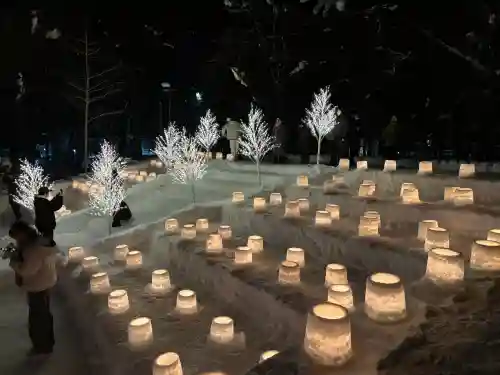 定山渓神社の{uncategorized: "未分類", other: "その他", undefined: "問題あり", building: "その他建物", grave: "お墓", sacred_gate: "鳥居", guardian: "狛犬", statue: "像", buddha: "仏像", history: "歴史", nature: "自然", garden: "庭園", animal: "動物", pagoda: "塔", temizu: "手水舎", mountain_gate: "山門・神門", sanctuary: "本殿・本堂", subordinate: "末社・摂社", art: "芸術", scenery: "景色", jizo: "地蔵", ema: "絵馬", goshuin: "御朱印", omikuji: "おみくじ", items: "授与品その他", amulet: "お守り", goshuincho: "御朱印帳", eats: "食事", festival: "お祭り", votive_dance: "神楽", shichigosan: "七五三参", wedding: "結婚式", experience: "体験その他", initially: "初詣", around: "周辺", anti_infection: "感染症対策"}