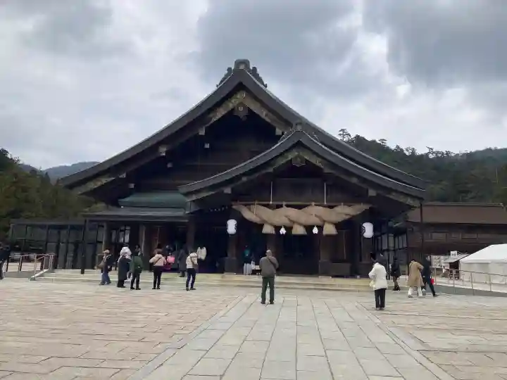 出雲大社の{uncategorized: "未分類", other: "その他", undefined: "問題あり", building: "その他建物", grave: "お墓", sacred_gate: "鳥居", guardian: "狛犬", statue: "像", buddha: "仏像", history: "歴史", nature: "自然", garden: "庭園", animal: "動物", pagoda: "塔", temizu: "手水舎", mountain_gate: "山門・神門", sanctuary: "本殿・本堂", subordinate: "末社・摂社", art: "芸術", scenery: "景色", jizo: "地蔵", ema: "絵馬", goshuin: "御朱印", omikuji: "おみくじ", items: "授与品その他", amulet: "お守り", goshuincho: "御朱印帳", eats: "食事", festival: "お祭り", votive_dance: "神楽", shichigosan: "七五三参", wedding: "結婚式", experience: "体験その他", initially: "初詣", around: "周辺", anti_infection: "感染症対策"}