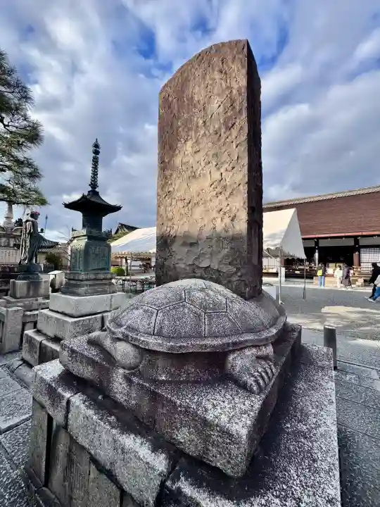 東寺(教王護国寺)の{uncategorized: "未分類", other: "その他", undefined: "問題あり", building: "その他建物", grave: "お墓", sacred_gate: "鳥居", guardian: "狛犬", statue: "像", buddha: "仏像", history: "歴史", nature: "自然", garden: "庭園", animal: "動物", pagoda: "塔", temizu: "手水舎", mountain_gate: "山門・神門", sanctuary: "本殿・本堂", subordinate: "末社・摂社", art: "芸術", scenery: "景色", jizo: "地蔵", ema: "絵馬", goshuin: "御朱印", omikuji: "おみくじ", items: "授与品その他", amulet: "お守り", goshuincho: "御朱印帳", eats: "食事", festival: "お祭り", votive_dance: "神楽", shichigosan: "七五三参", wedding: "結婚式", experience: "体験その他", initially: "初詣", around: "周辺", anti_infection: "感染症対策"}
