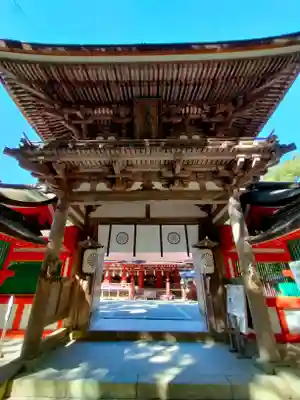石上神宮の山門・神門