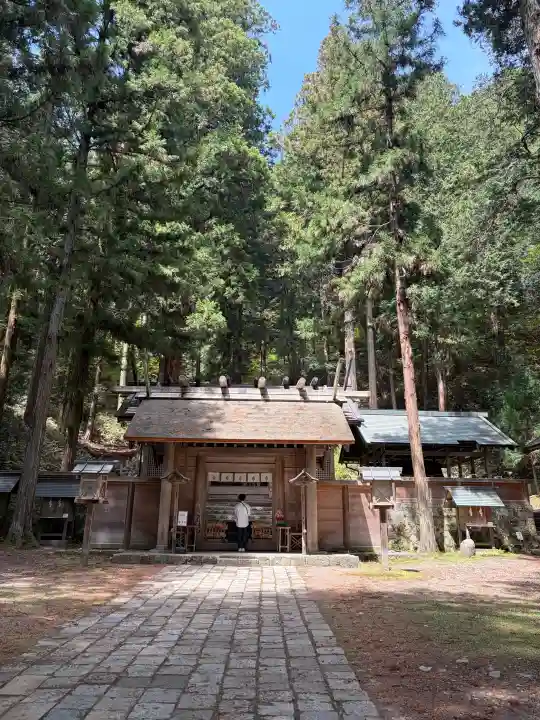 仁科神明宮の{uncategorized: "未分類", other: "その他", undefined: "問題あり", building: "その他建物", grave: "お墓", sacred_gate: "鳥居", guardian: "狛犬", statue: "像", buddha: "仏像", history: "歴史", nature: "自然", garden: "庭園", animal: "動物", pagoda: "塔", temizu: "手水舎", mountain_gate: "山門・神門", sanctuary: "本殿・本堂", subordinate: "末社・摂社", art: "芸術", scenery: "景色", jizo: "地蔵", ema: "絵馬", goshuin: "御朱印", omikuji: "おみくじ", items: "授与品その他", amulet: "お守り", goshuincho: "御朱印帳", eats: "食事", festival: "お祭り", votive_dance: "神楽", shichigosan: "七五三参", wedding: "結婚式", experience: "体験その他", initially: "初詣", around: "周辺", anti_infection: "感染症対策"}