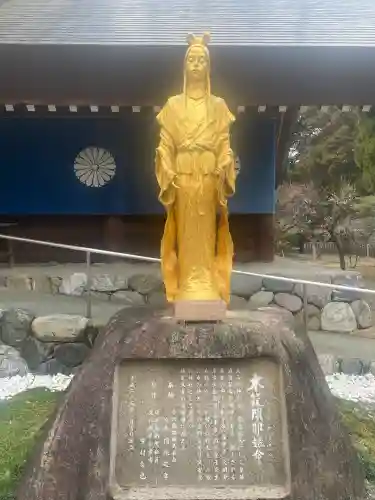 伊曽乃神社の{uncategorized: "未分類", other: "その他", undefined: "問題あり", building: "その他建物", grave: "お墓", sacred_gate: "鳥居", guardian: "狛犬", statue: "像", buddha: "仏像", history: "歴史", nature: "自然", garden: "庭園", animal: "動物", pagoda: "塔", temizu: "手水舎", mountain_gate: "山門・神門", sanctuary: "本殿・本堂", subordinate: "末社・摂社", art: "芸術", scenery: "景色", jizo: "地蔵", ema: "絵馬", goshuin: "御朱印", omikuji: "おみくじ", items: "授与品その他", amulet: "お守り", goshuincho: "御朱印帳", eats: "食事", festival: "お祭り", votive_dance: "神楽", shichigosan: "七五三参", wedding: "結婚式", experience: "体験その他", initially: "初詣", around: "周辺", anti_infection: "感染症対策"}