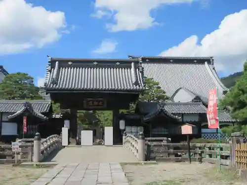 善光寺大勧進の山門