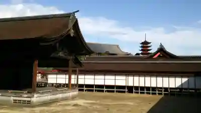 厳島神社の{uncategorized: "未分類", other: "その他", undefined: "問題あり", building: "その他建物", grave: "お墓", sacred_gate: "鳥居", guardian: "狛犬", statue: "像", buddha: "仏像", history: "歴史", nature: "自然", garden: "庭園", animal: "動物", pagoda: "塔", temizu: "手水舎", mountain_gate: "山門・神門", sanctuary: "本殿・本堂", subordinate: "末社・摂社", art: "芸術", scenery: "景色", jizo: "地蔵", ema: "絵馬", goshuin: "御朱印", omikuji: "おみくじ", items: "授与品その他", amulet: "お守り", goshuincho: "御朱印帳", eats: "食事", festival: "お祭り", votive_dance: "神楽", shichigosan: "七五三参", wedding: "結婚式", experience: "体験その他", initially: "初詣", around: "周辺", anti_infection: "感染症対策"}