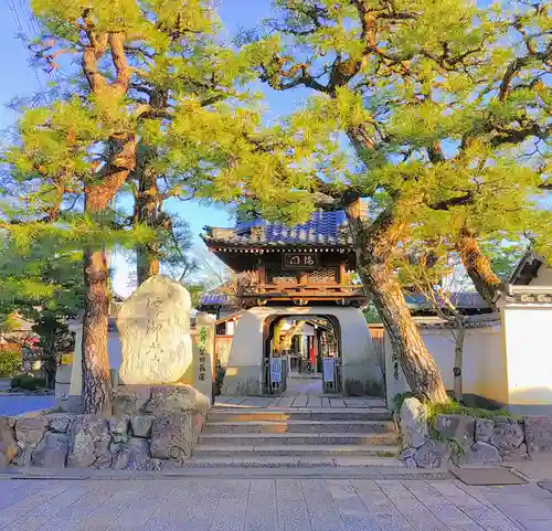 満月寺（浮御堂）の山門