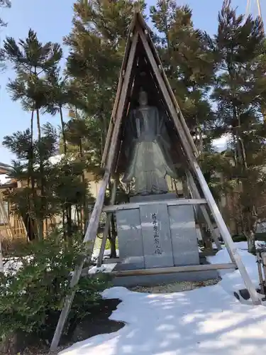 越中一宮 髙瀬神社の像