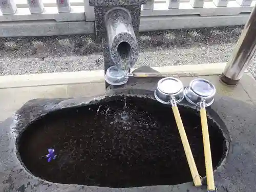 はね瀧道了尊の手水舎