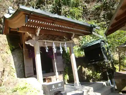 銭洗弁財天宇賀福神社の末社・摂社