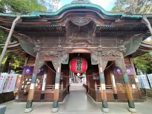 豊川閣　妙厳寺の山門